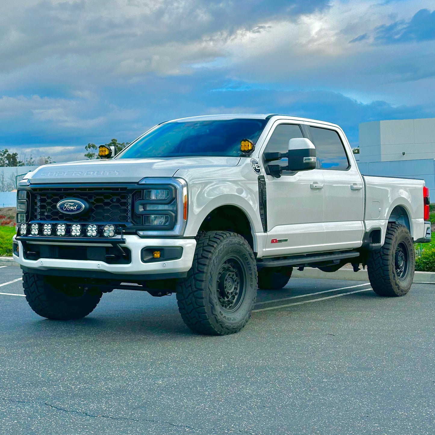 2017 - 2024 Ford Super Duty Light Mount - "The Linkable" Series featuring the Baja Designs XL Linkable (7 lights)
